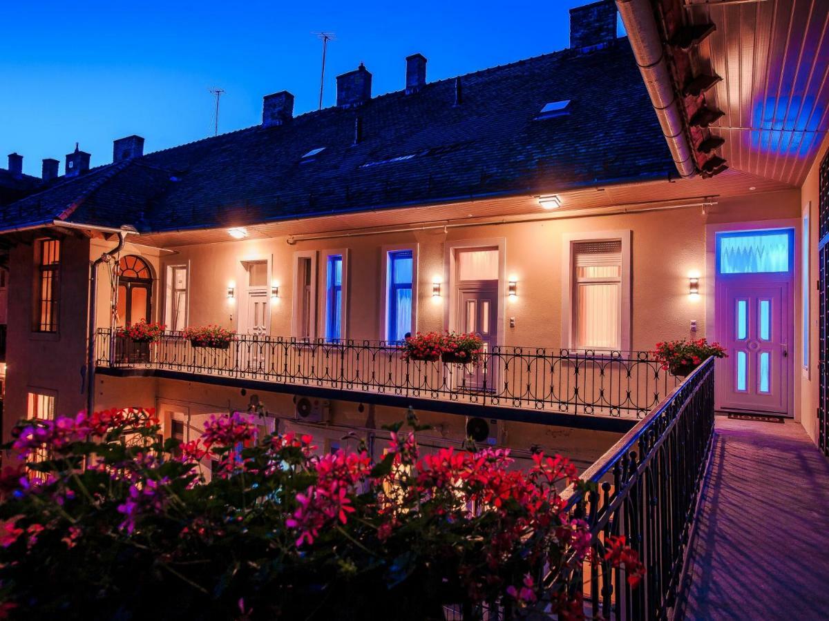 Luxury Smart Apartments Сегед Экстерьер фото